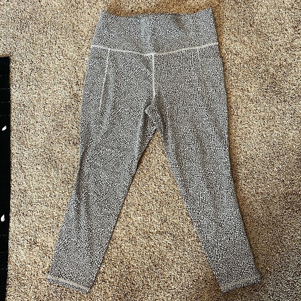 Athleta Salutation Stash Textured Tight Size L EUC